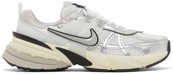 Nike V2K Run Wmns "Metallic Silver" 1