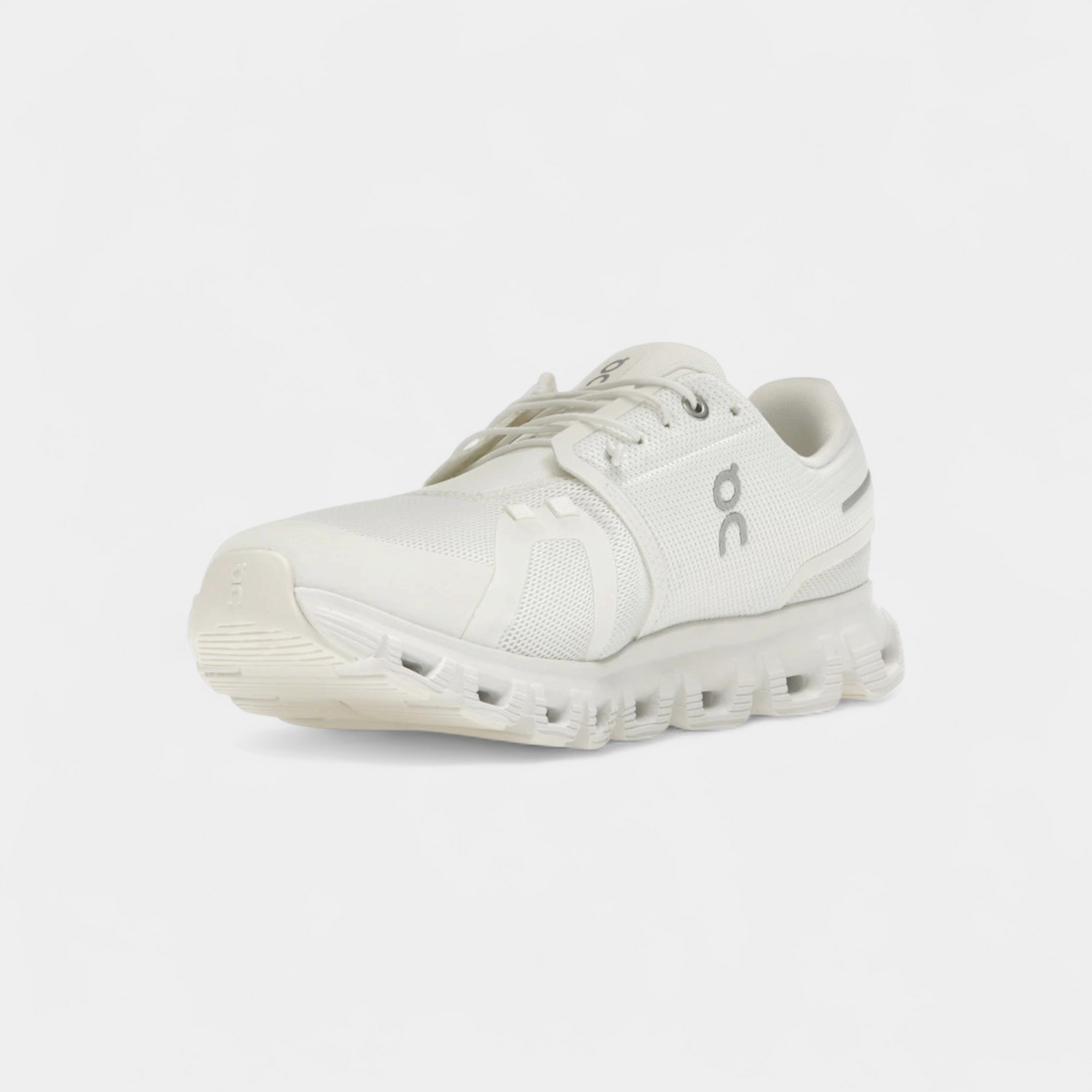 On Running Cloud 6 All White