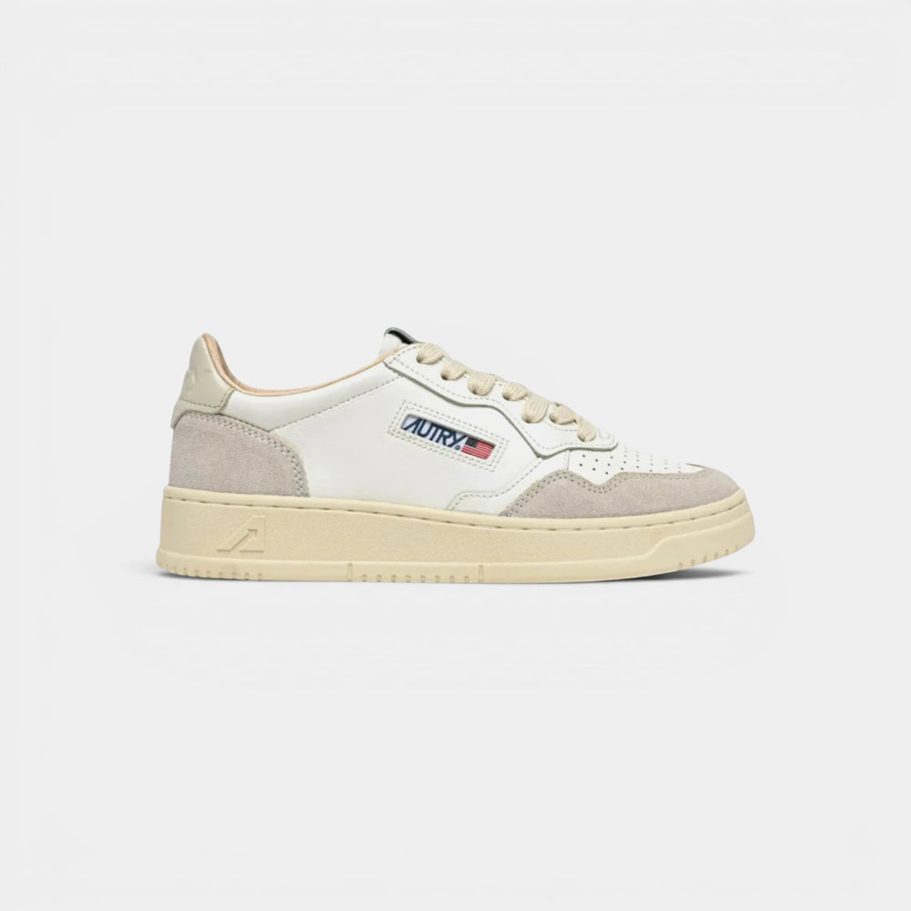 Autry Medalist Leather Low White Pelican (Women's)