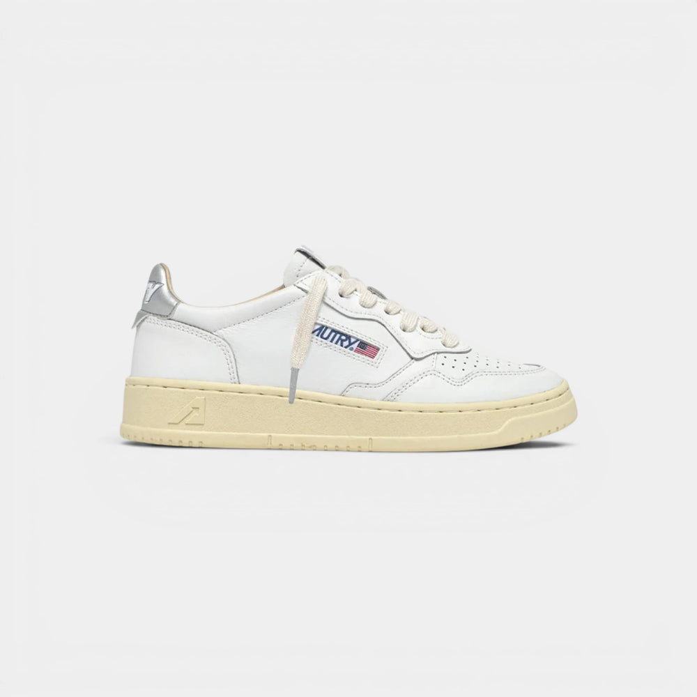 Autry Medalist Low White Silver (Women's)